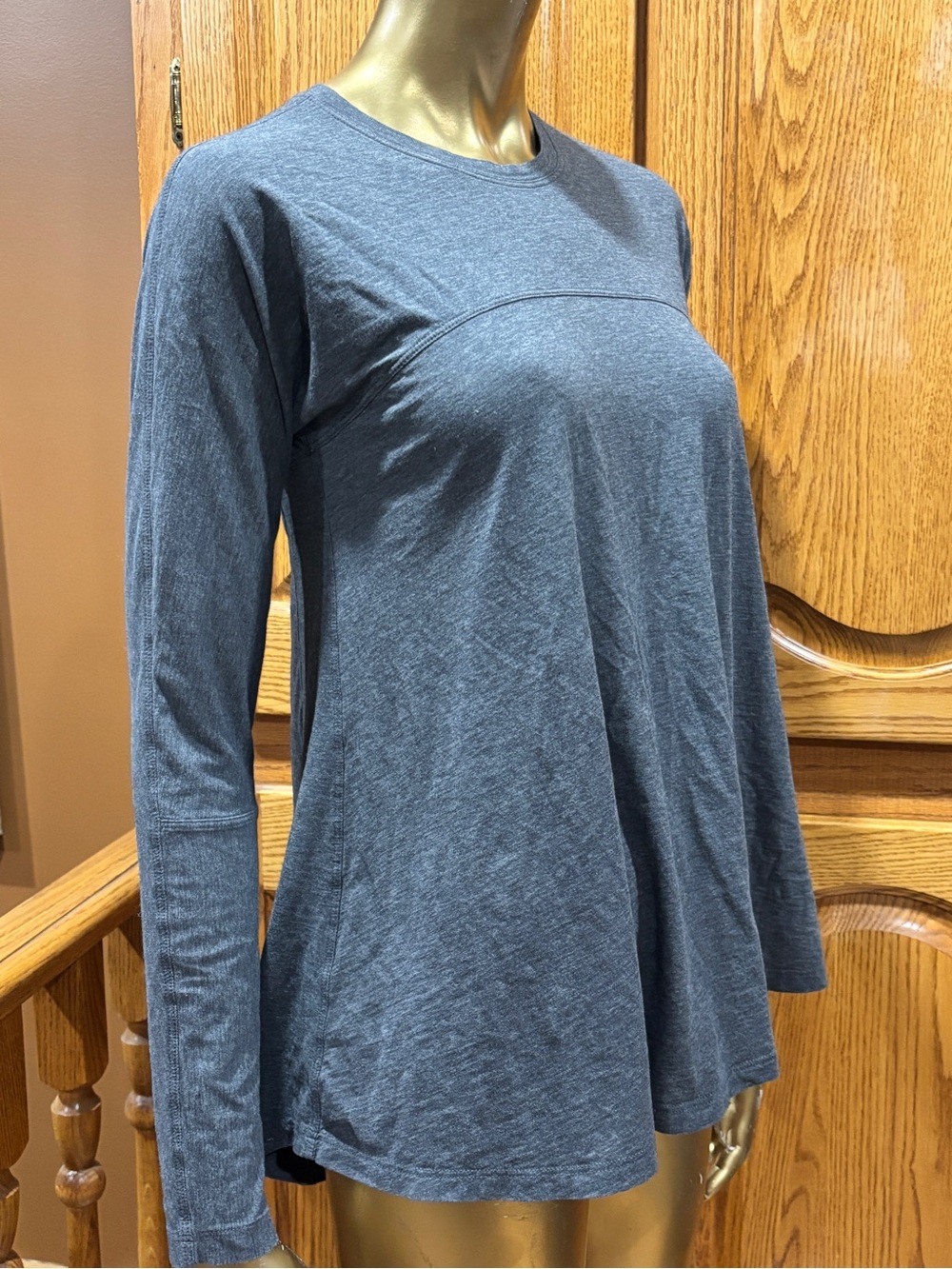 lululemon athletica Heather Gray Long-Sleeve Swing Crew Top - Picture 5 of 7